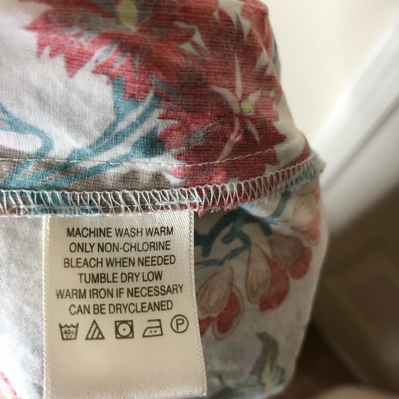 Tommy Bahamas women’s multi colored button down - Picture 6 of 6